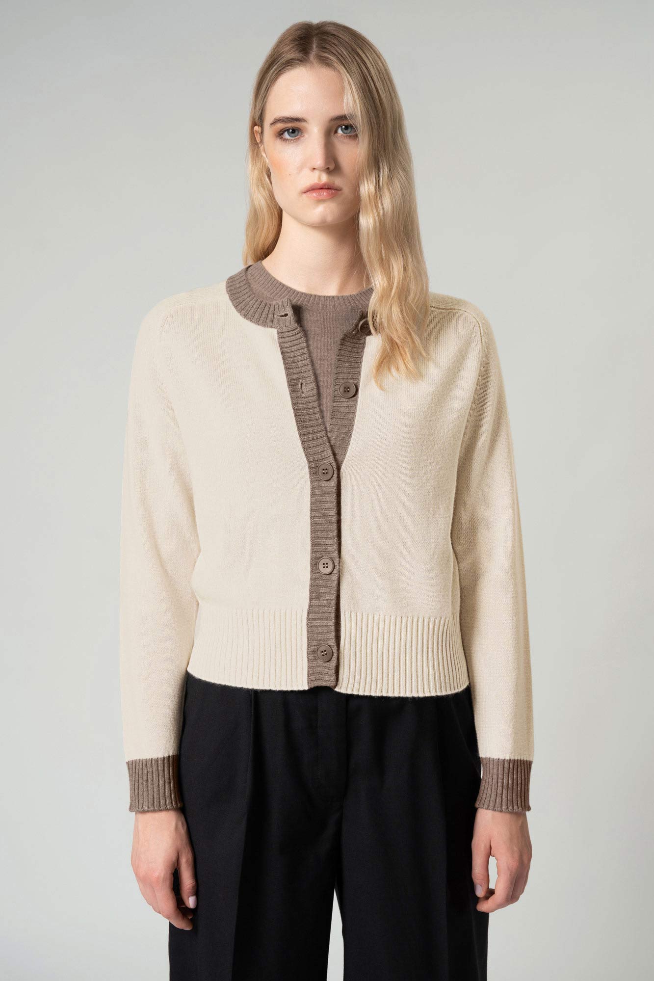 Cardigan con Bordi a Contrasto in Puro Cashmere Derby