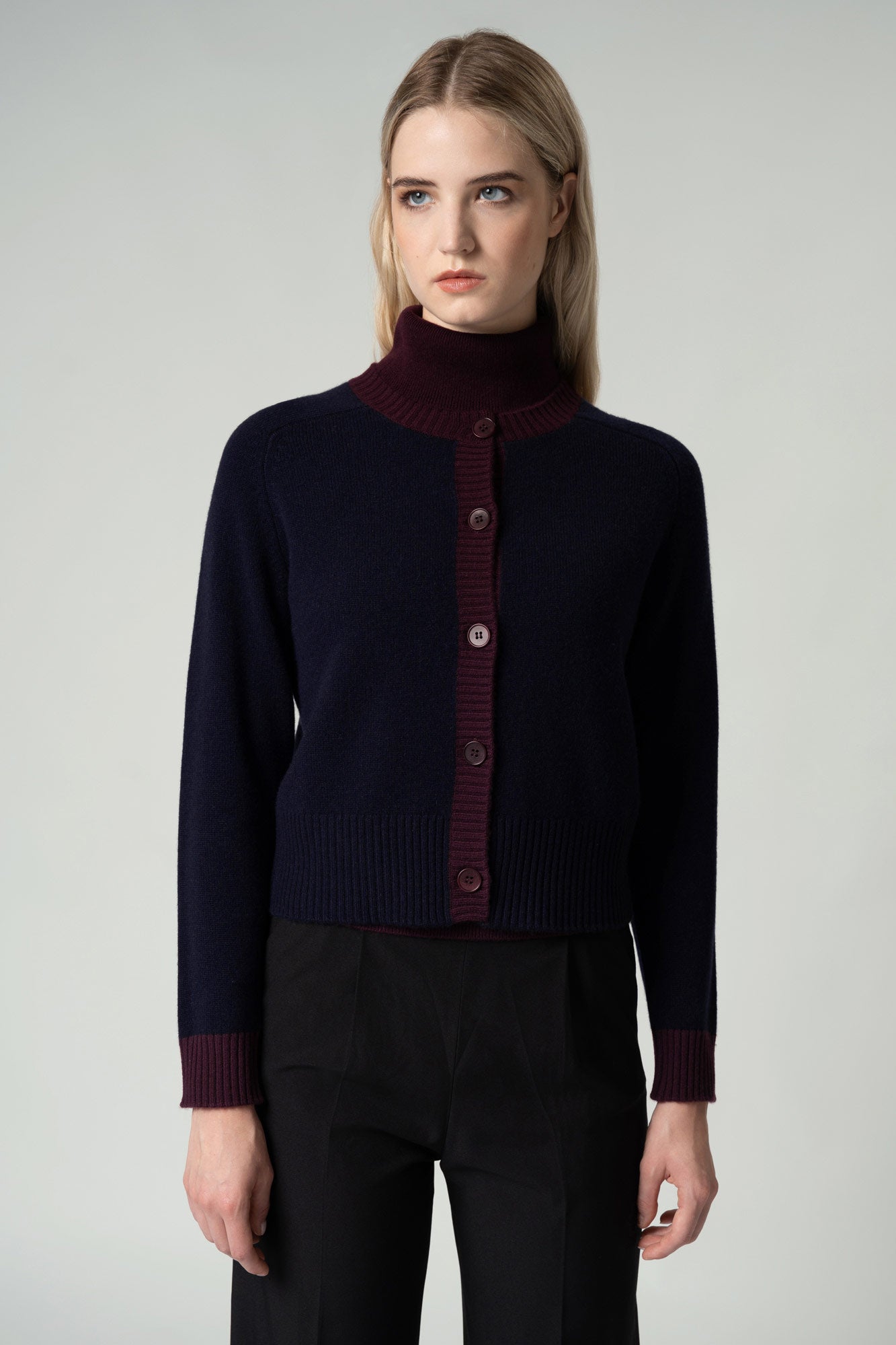 Cardigan con Bordi a Contrasto in Puro Cashmere Notte