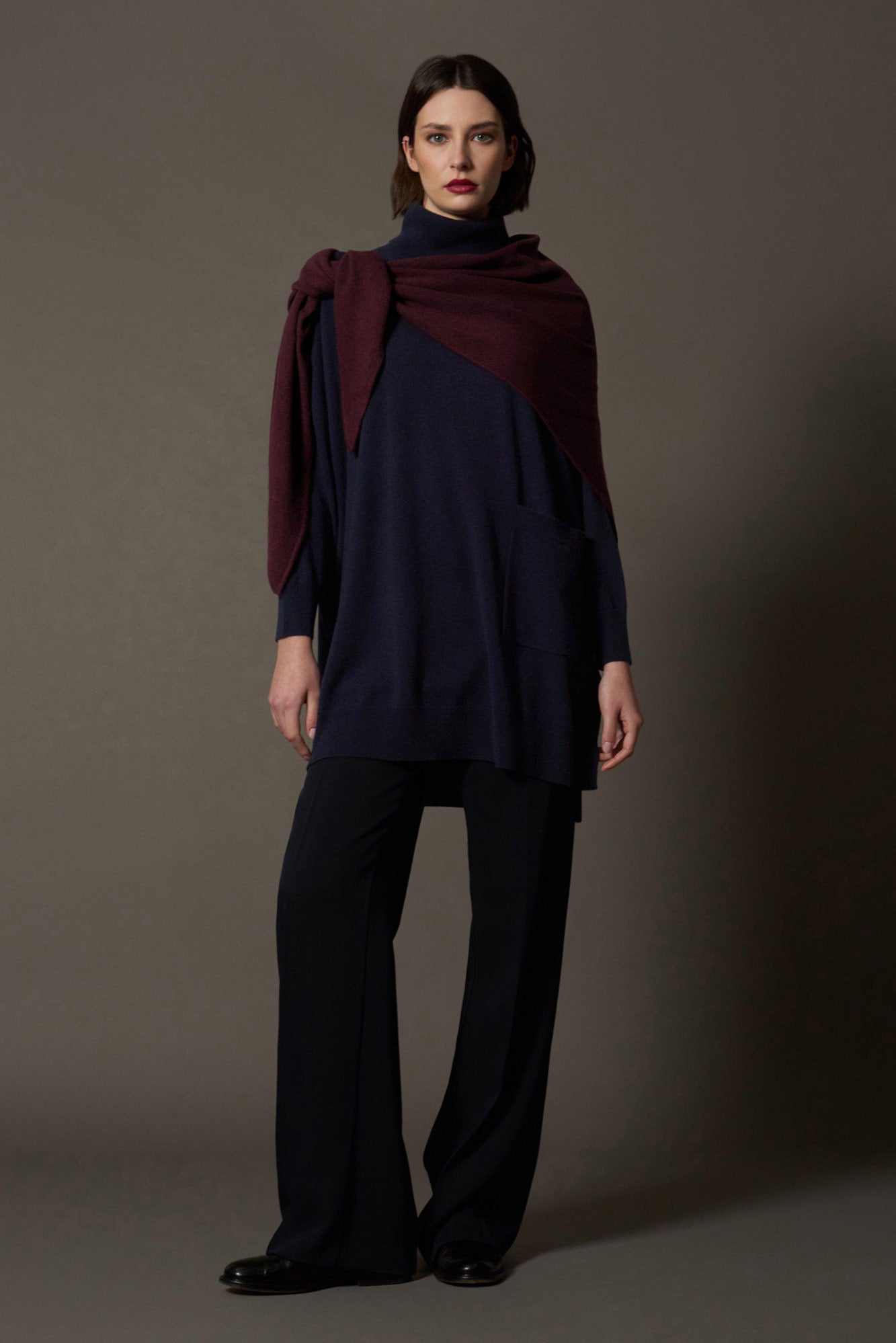 Sciarpa a Triangolo in Puro Cashmere Acero