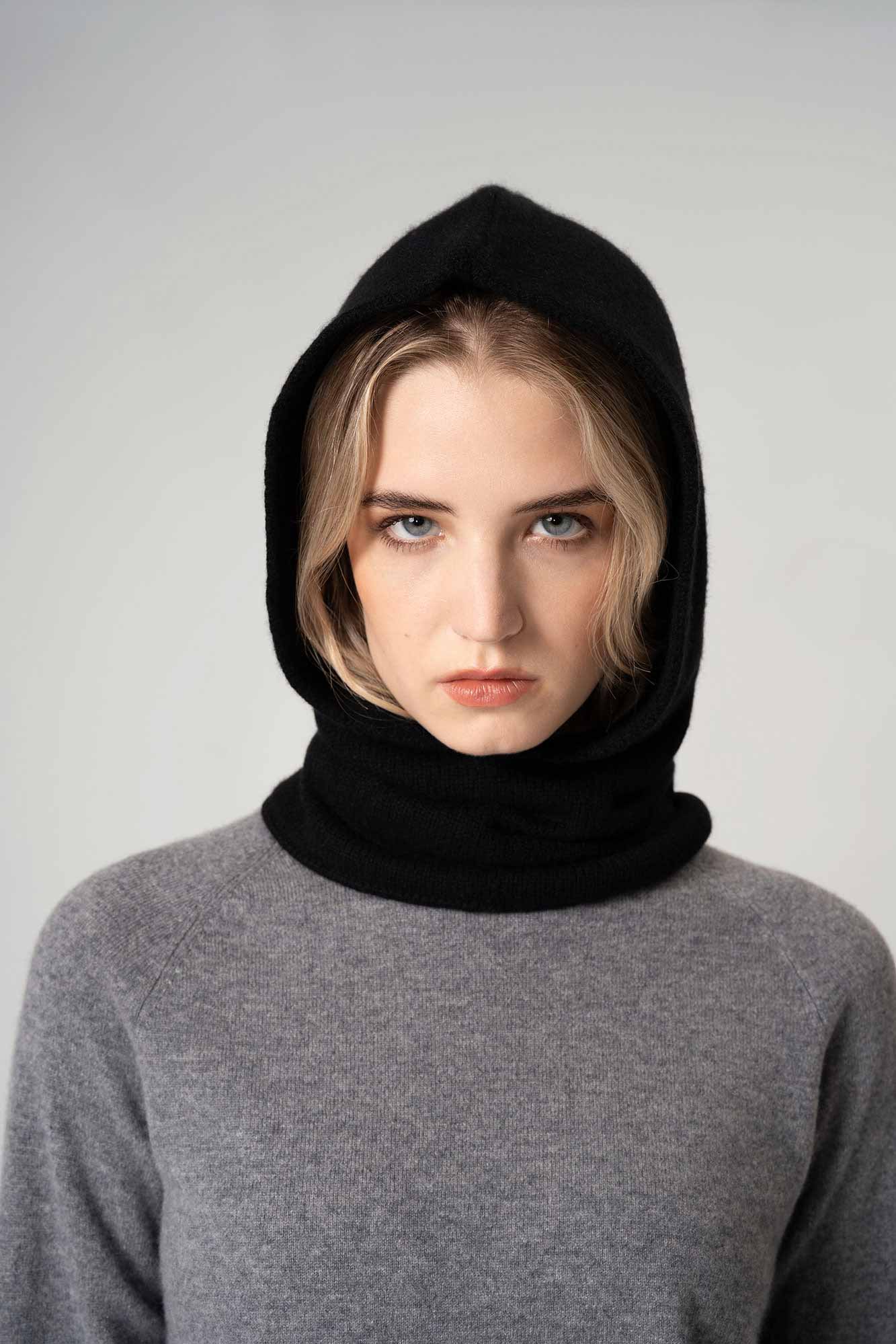 Scaldacollo con Cappuccio in Puro Cashmere Nero