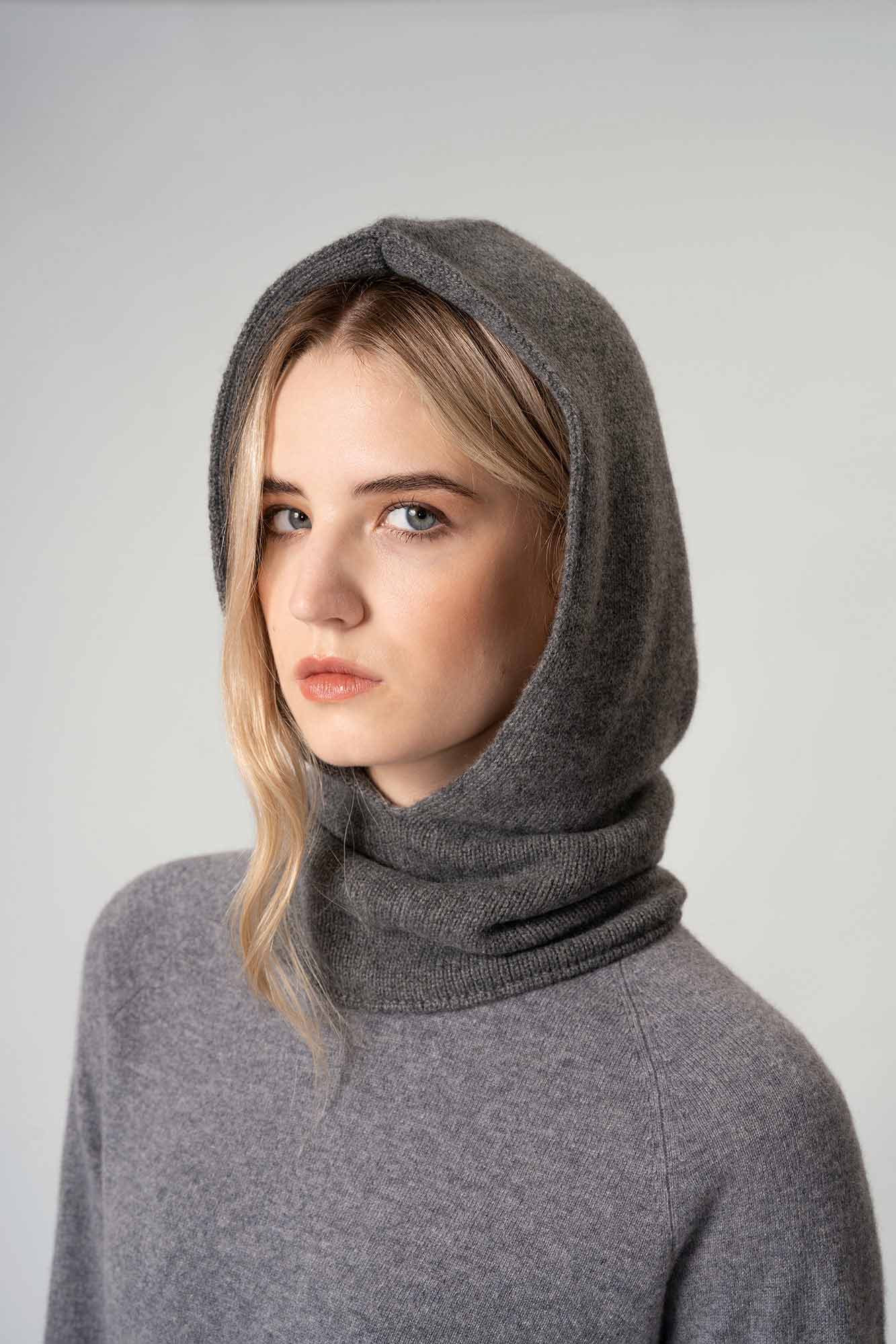 Scaldacollo con Cappuccio in Puro Cashmere Latte