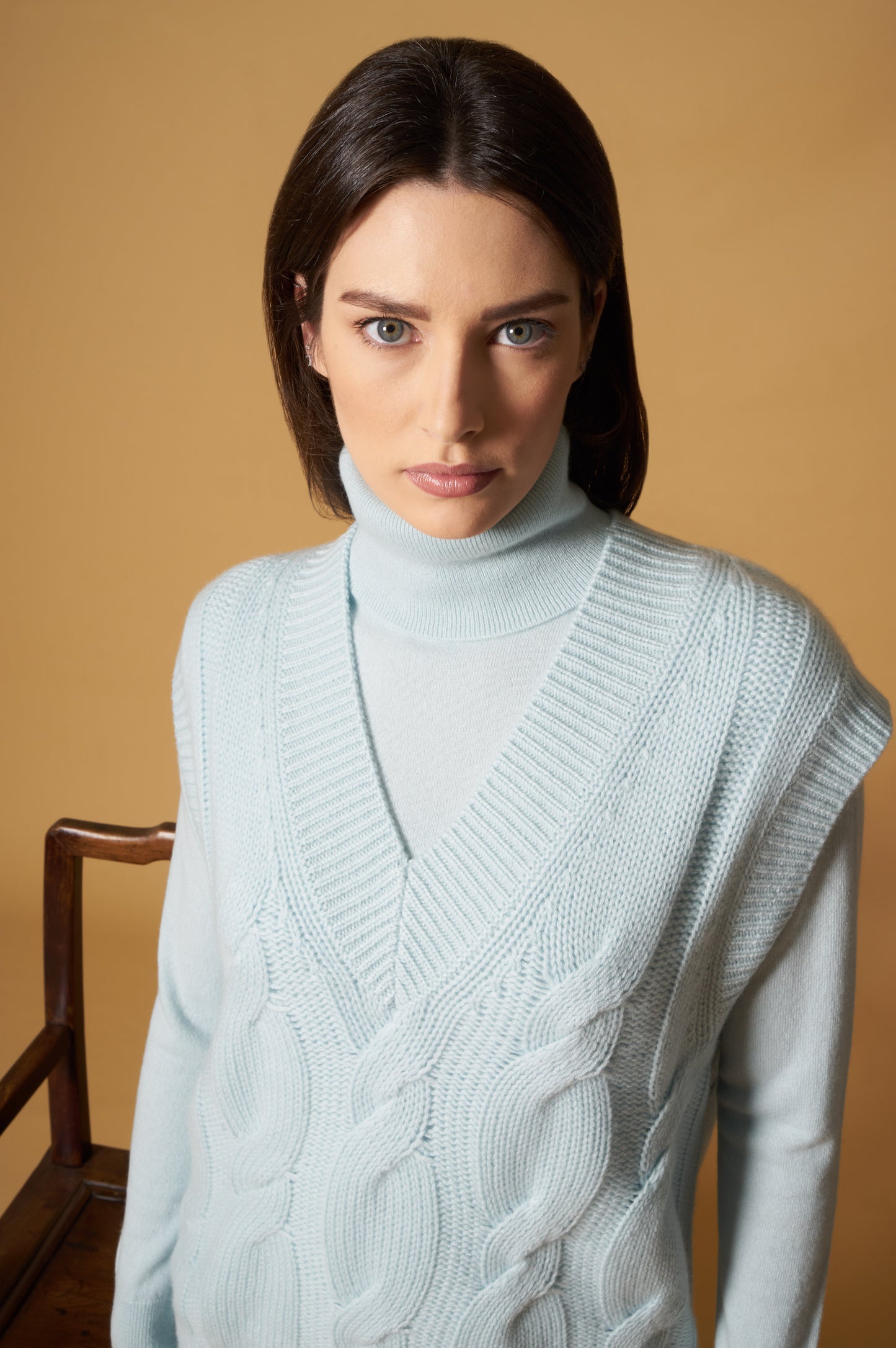 Pure Cashmere Sleeveless Cable Knit Sweater