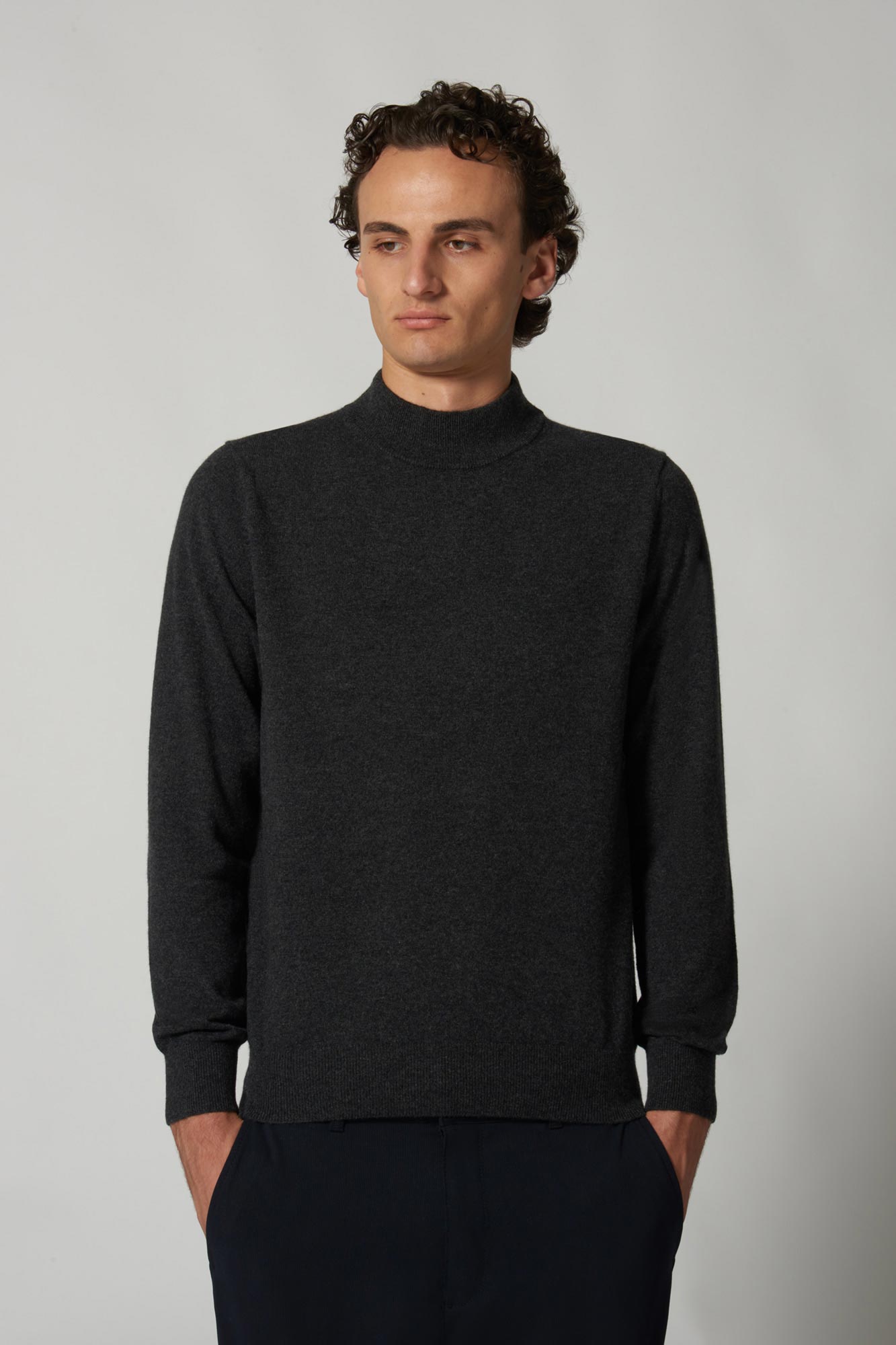 Maglia a Lupetto in Puro Cashmere Almost Black