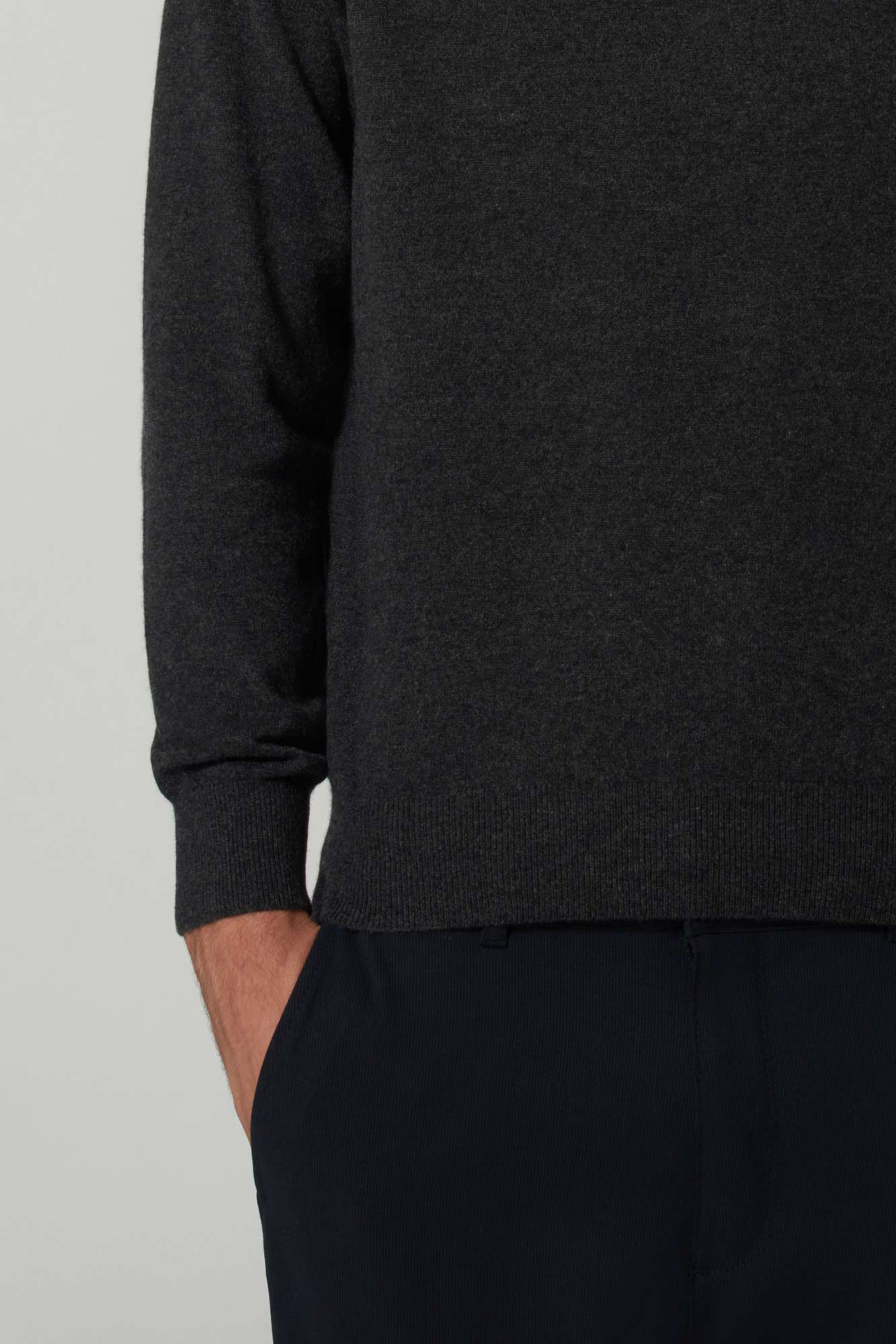 Maglia a Lupetto in Puro Cashmere Almost Black