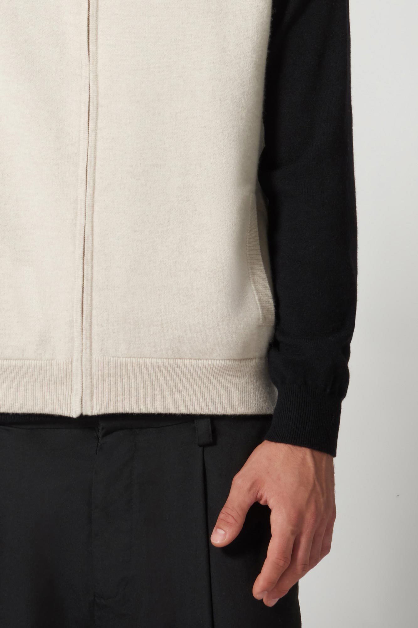 Gilet con Zip in Puro Cashmere Avena