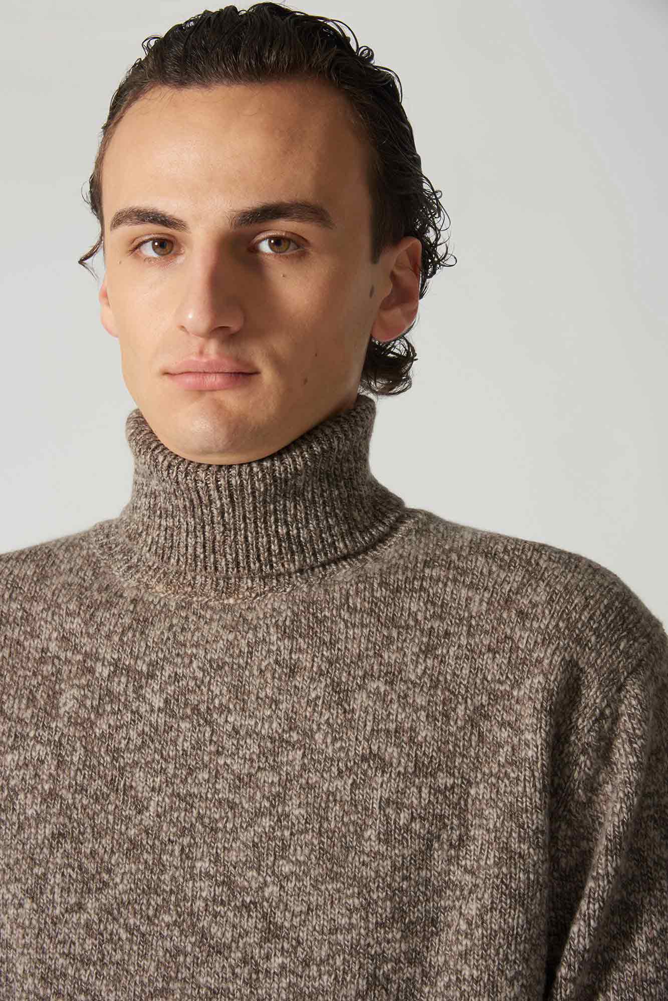 Dolcevita in Filato Bottonato in Puro Cashmere Corteccia