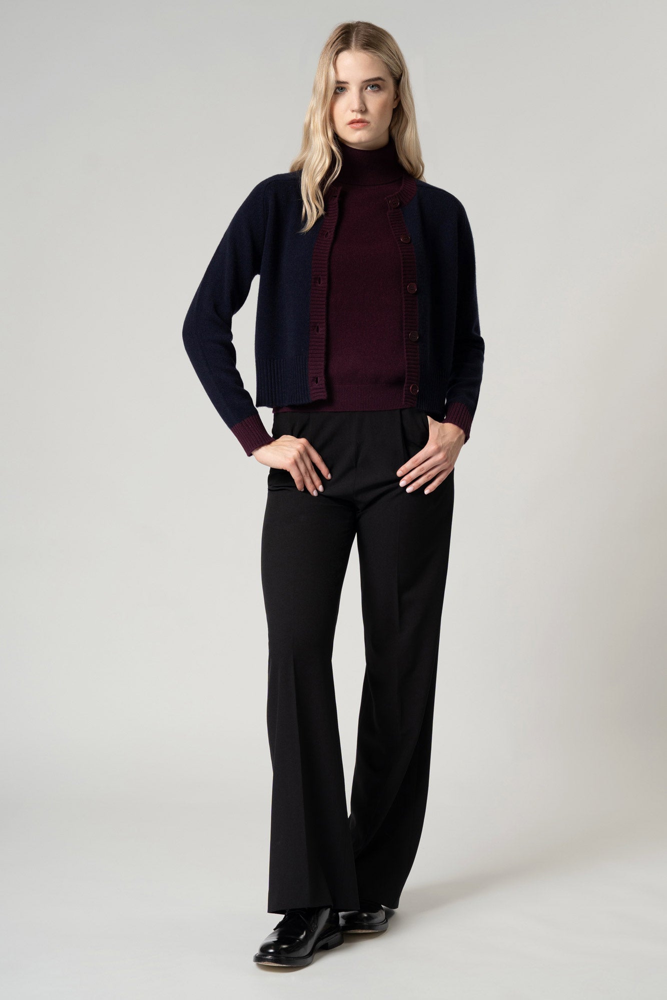 Cardigan con Bordi a Contrasto in Puro Cashmere Notte
