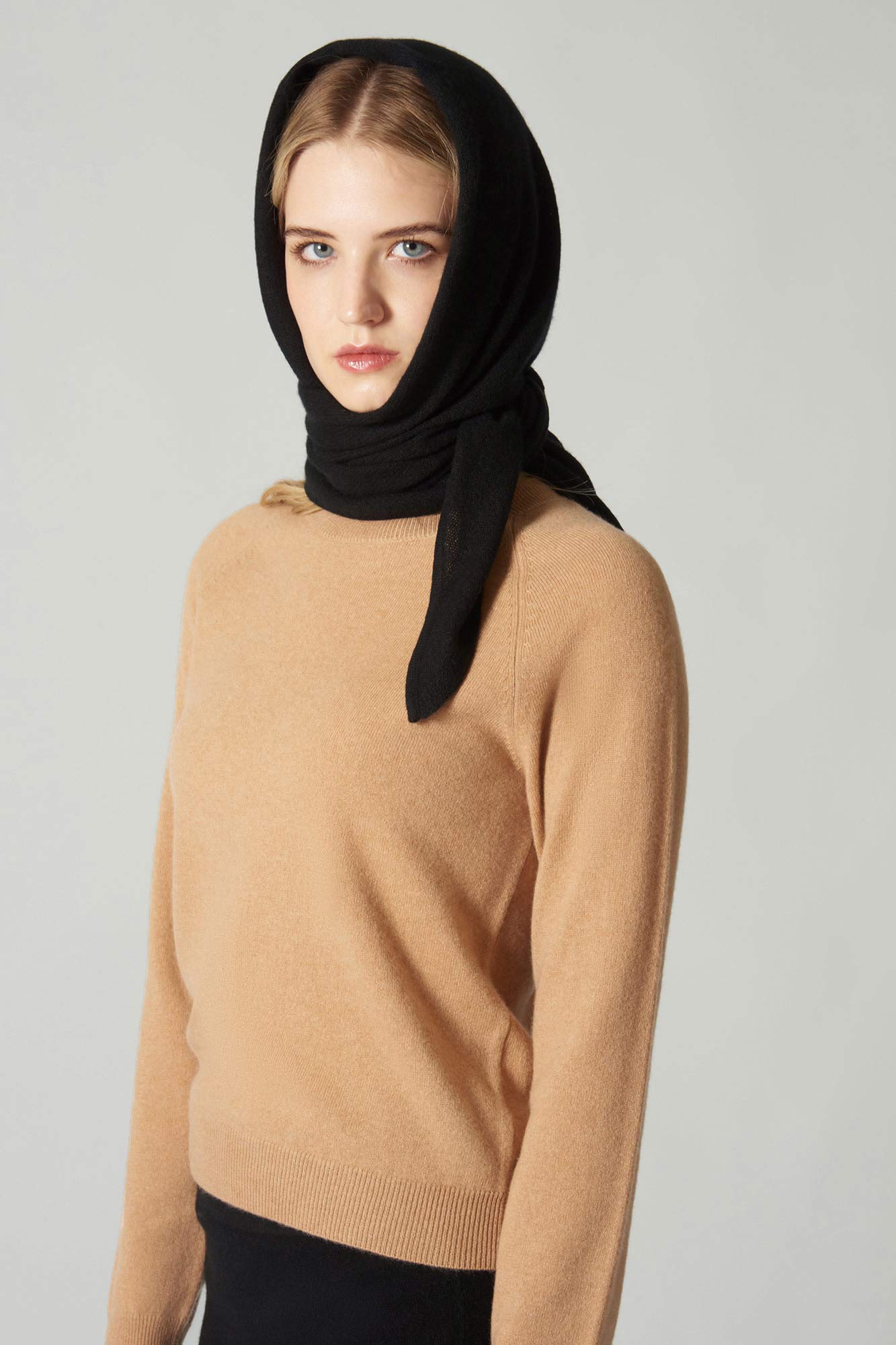 Sciarpa a Triangolo in Puro Cashmere Nero