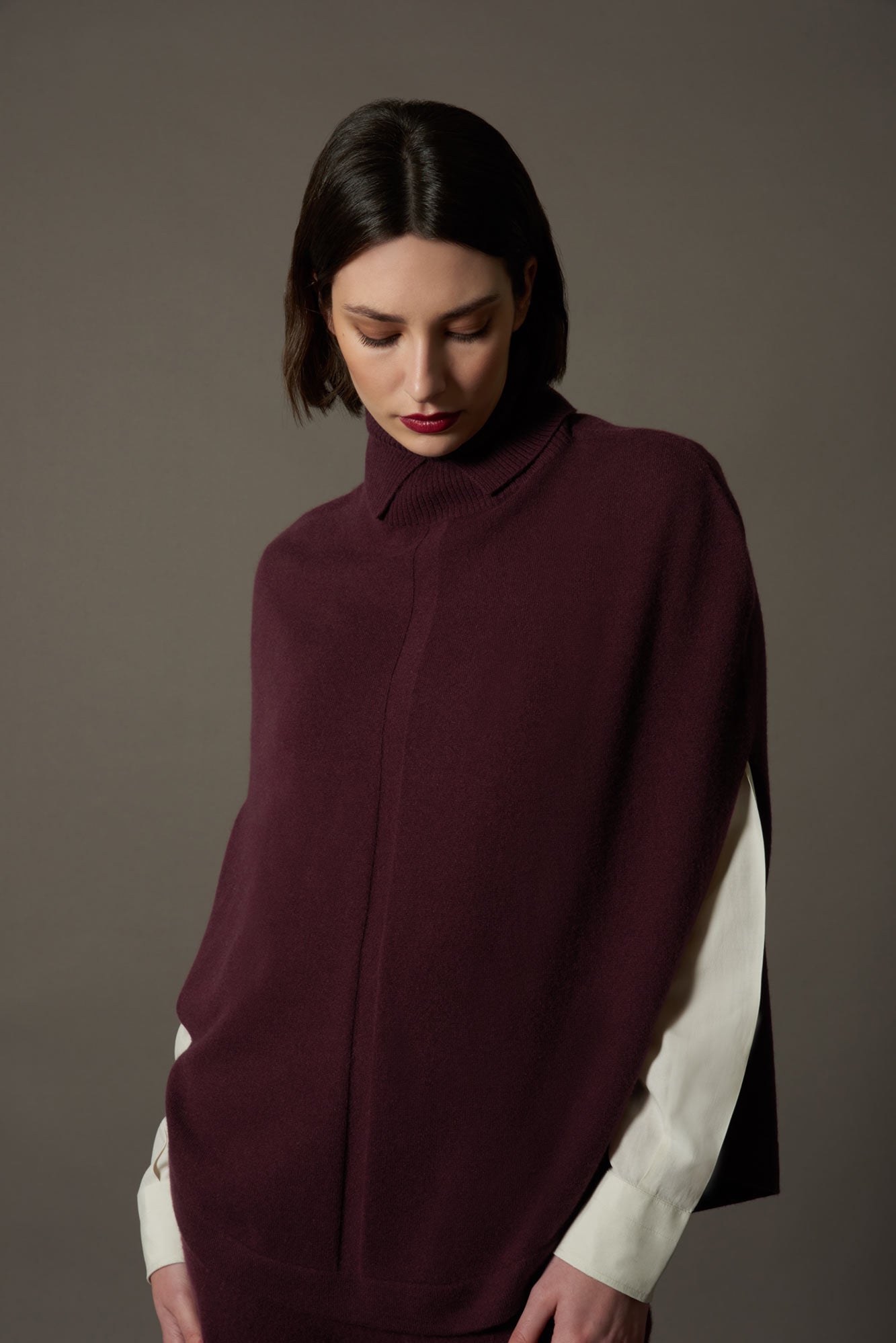 Cappa a Collo Alto con Spacchetto in Puro Cashmere Acero