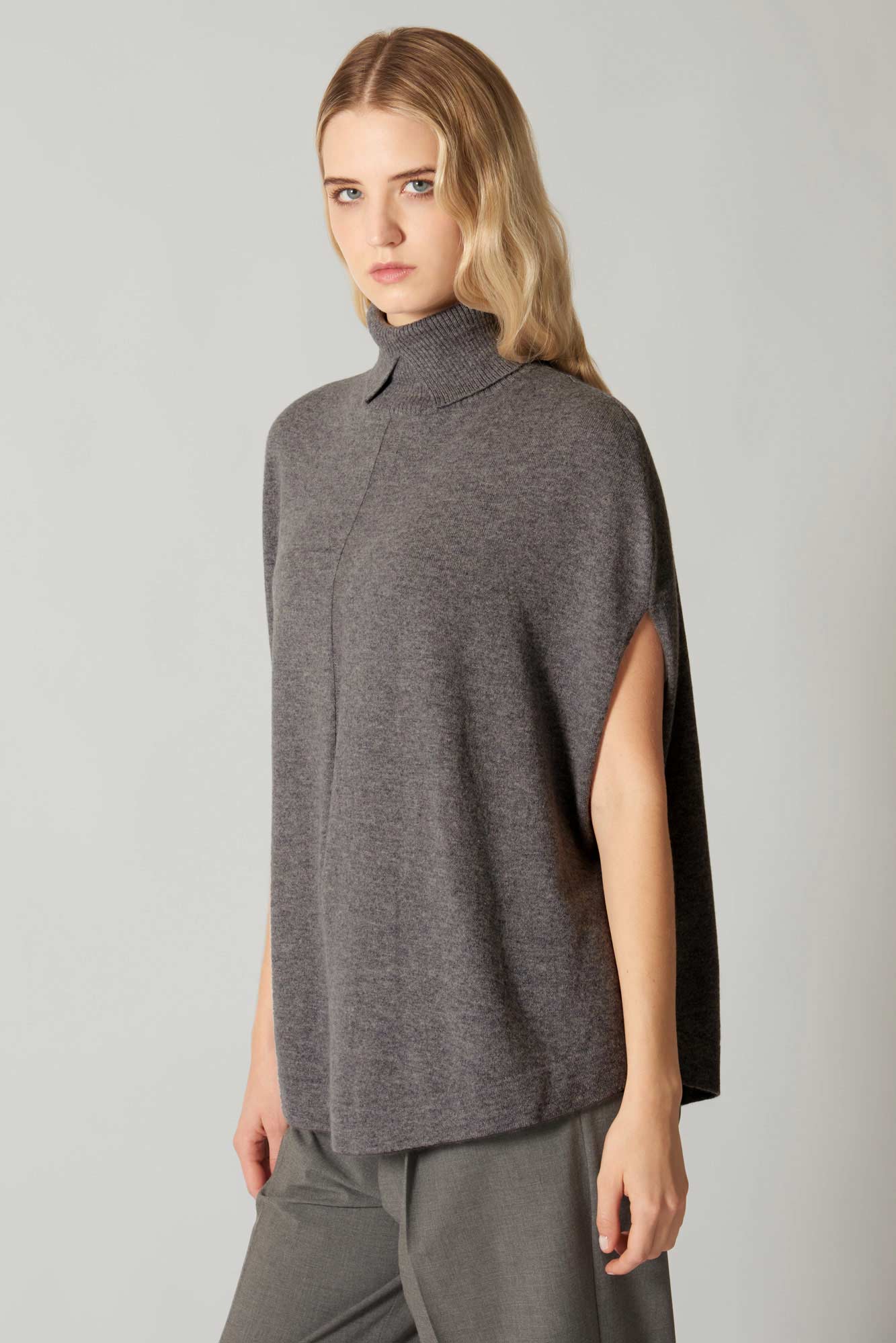 Cappa a Collo Alto con Spacchetto in Puro Cashmere Cammello