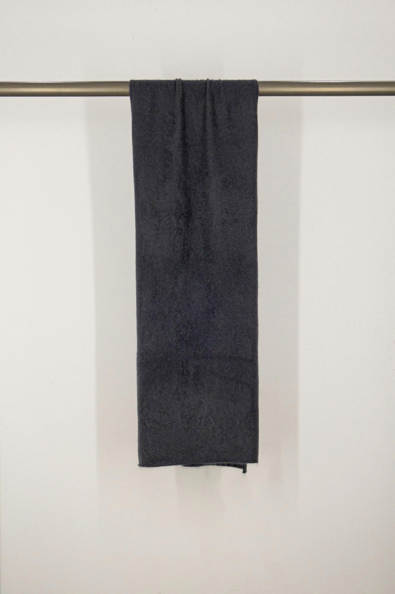 Sciarpa in Maglia Rasata in Puro Cashmere Spazzolato Ardesia