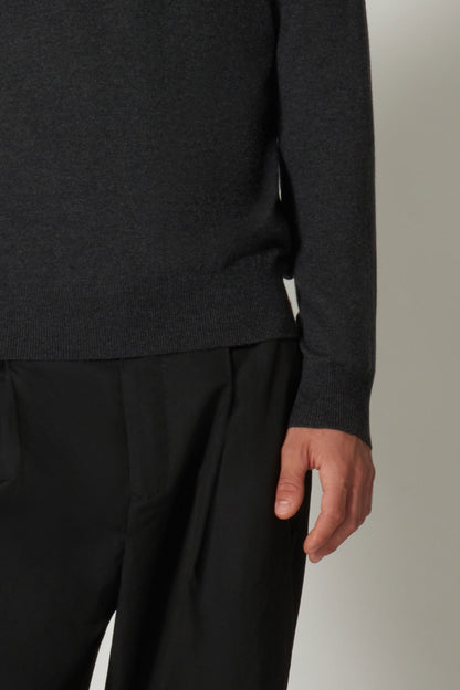Maglia Girocollo in Puro Cashmere Almost Black