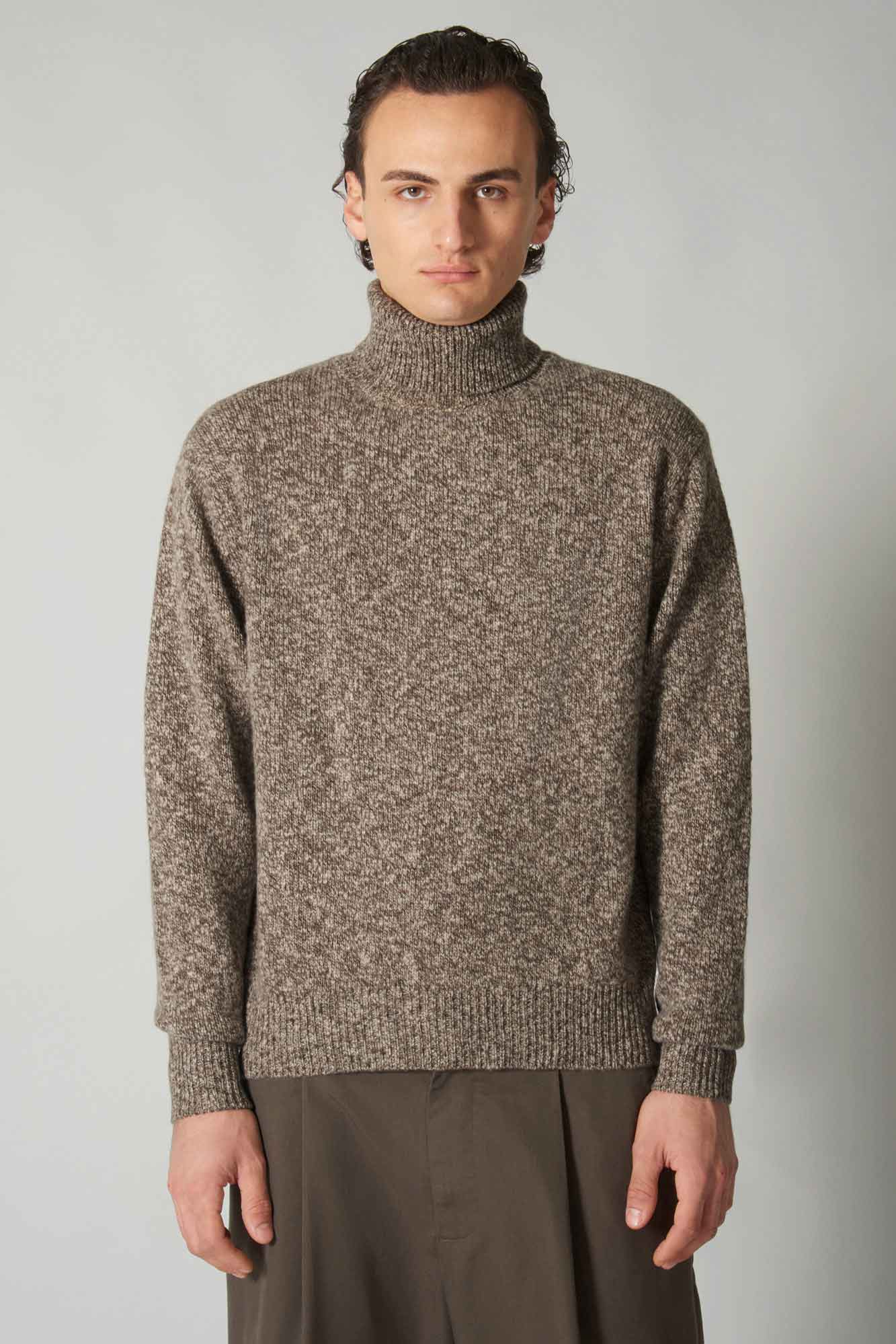 Dolcevita in Filato Bottonato in Puro Cashmere Corteccia